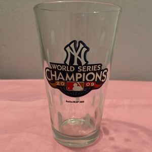 Vintage NY Yankees World Series glass (2009)